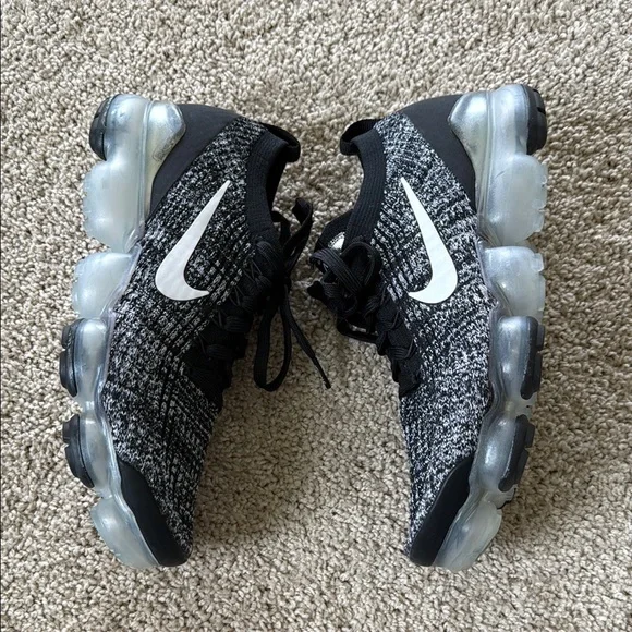 Nike Air Black and Gray Knit Sneakers